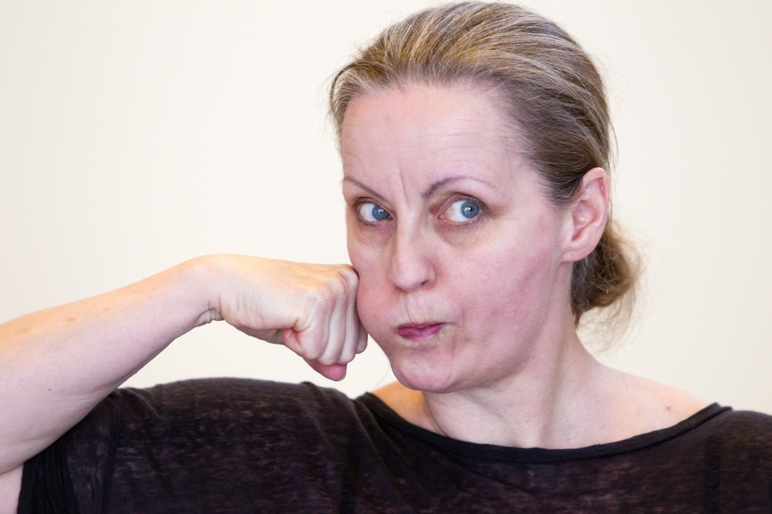Efva Lilja | Ett hus, en ko, en kvinna
