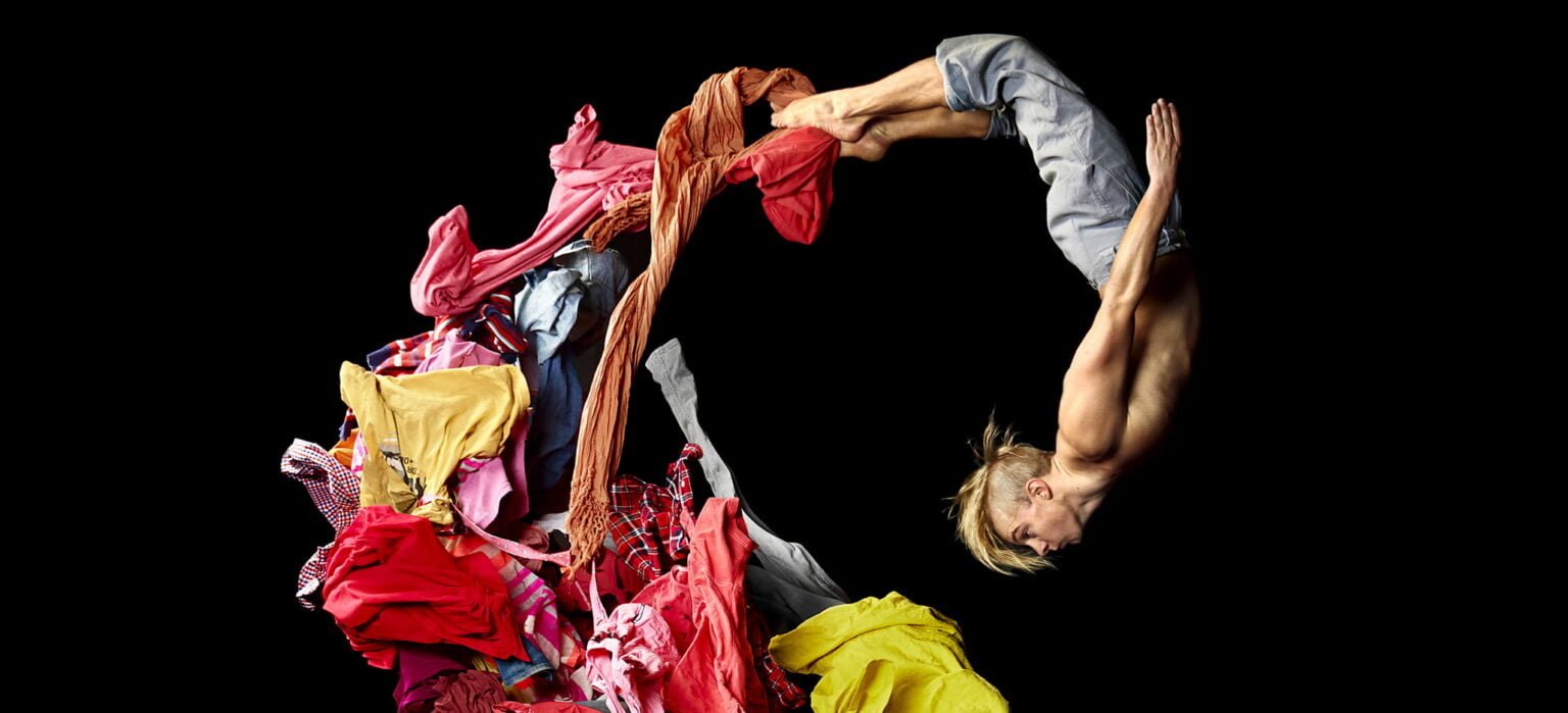 Banner Cirkus Cirkör: Limits Photo: Mattias Edwall