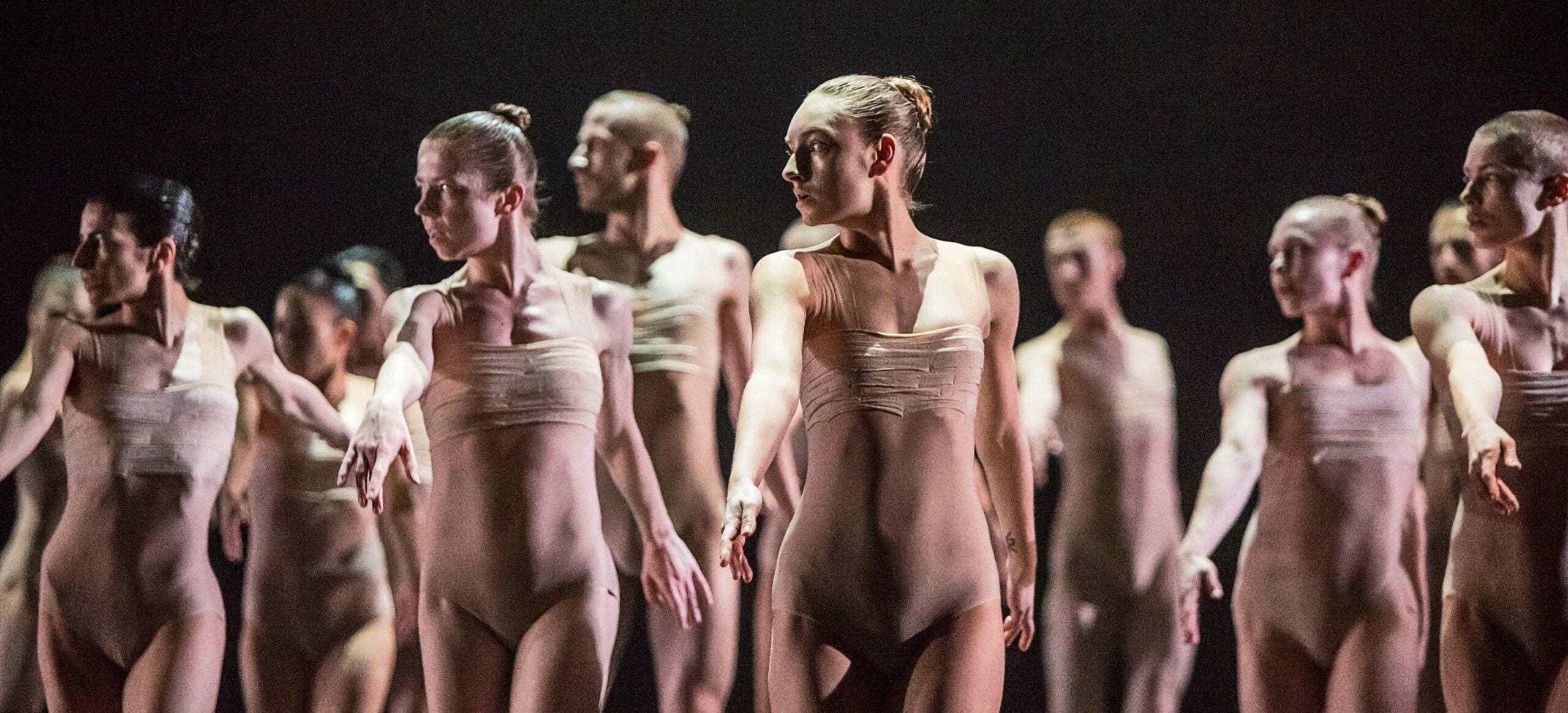 GöteborgsOperans Danskompani: Sharon Eyal/Crystal Pite [SWE/CAN/ISR] | Solo echo & Autodance