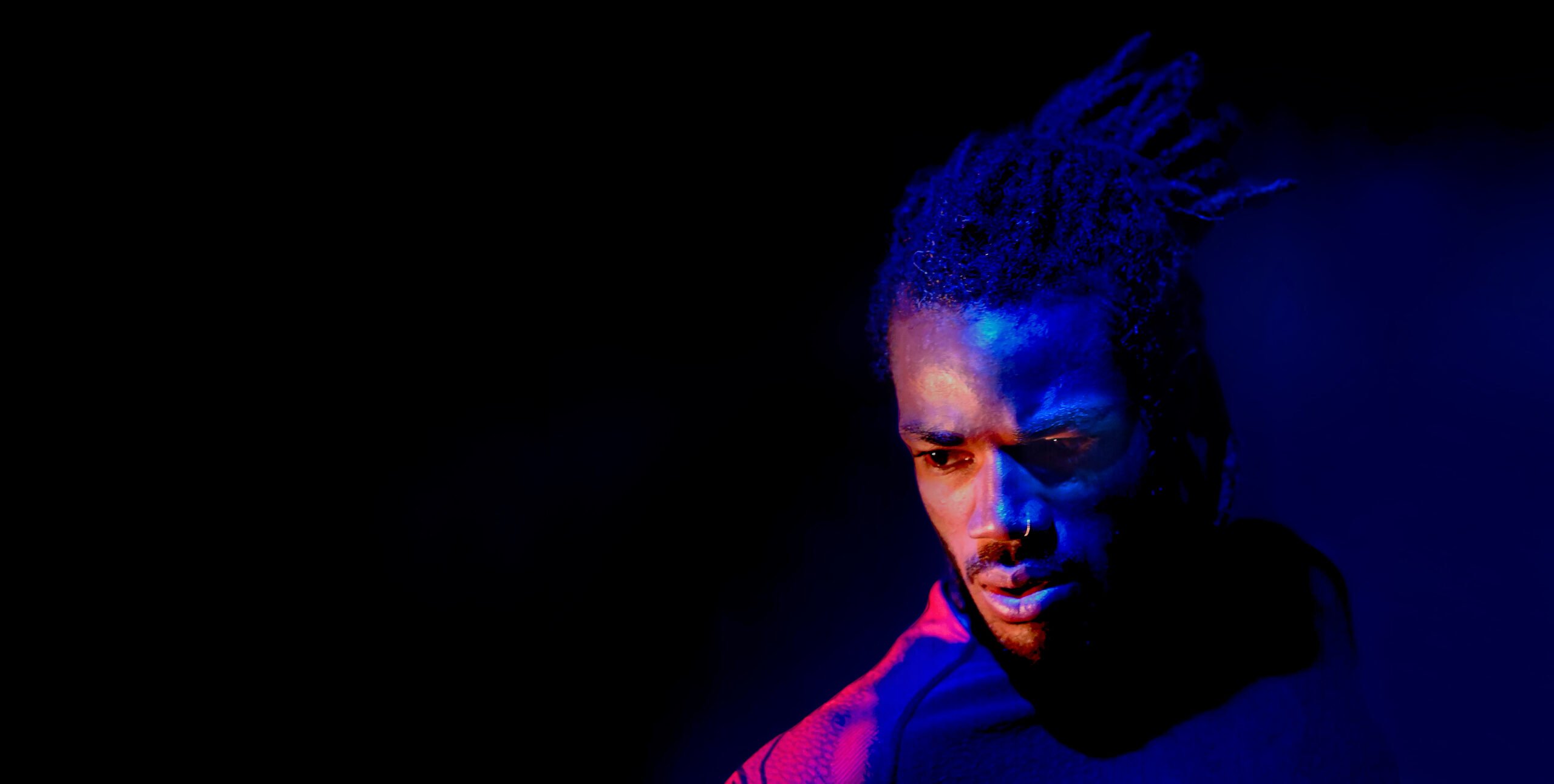 Close-up of the dancer Freddy Houndekindo in the work On Earth I'm Done.