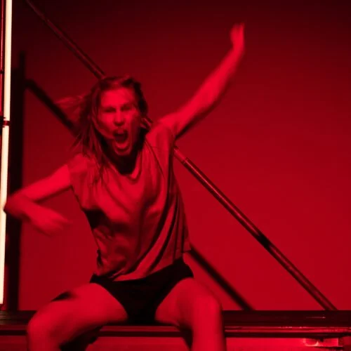 Mette Ingvartsen dansar