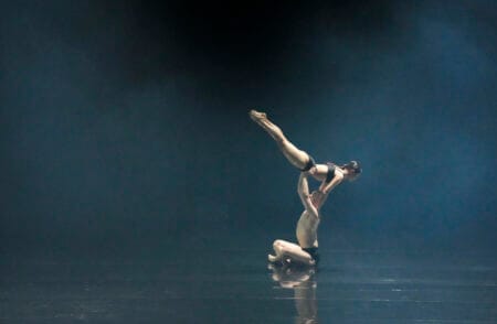 Wayne mcgregor's deepstaria, company wayne mcgregor (jordan james bridge, chia yu hsu), montpellier festival, france (2024), photo credit luke unsworth highres