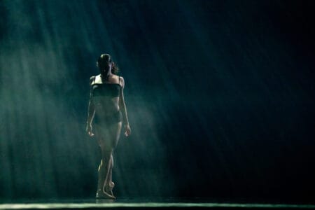 Wayne mcgregor's deepstaria, company wayne mcgregor (naia bautista), montpellier festival, france (2024), photo credit luke unsworth highres
