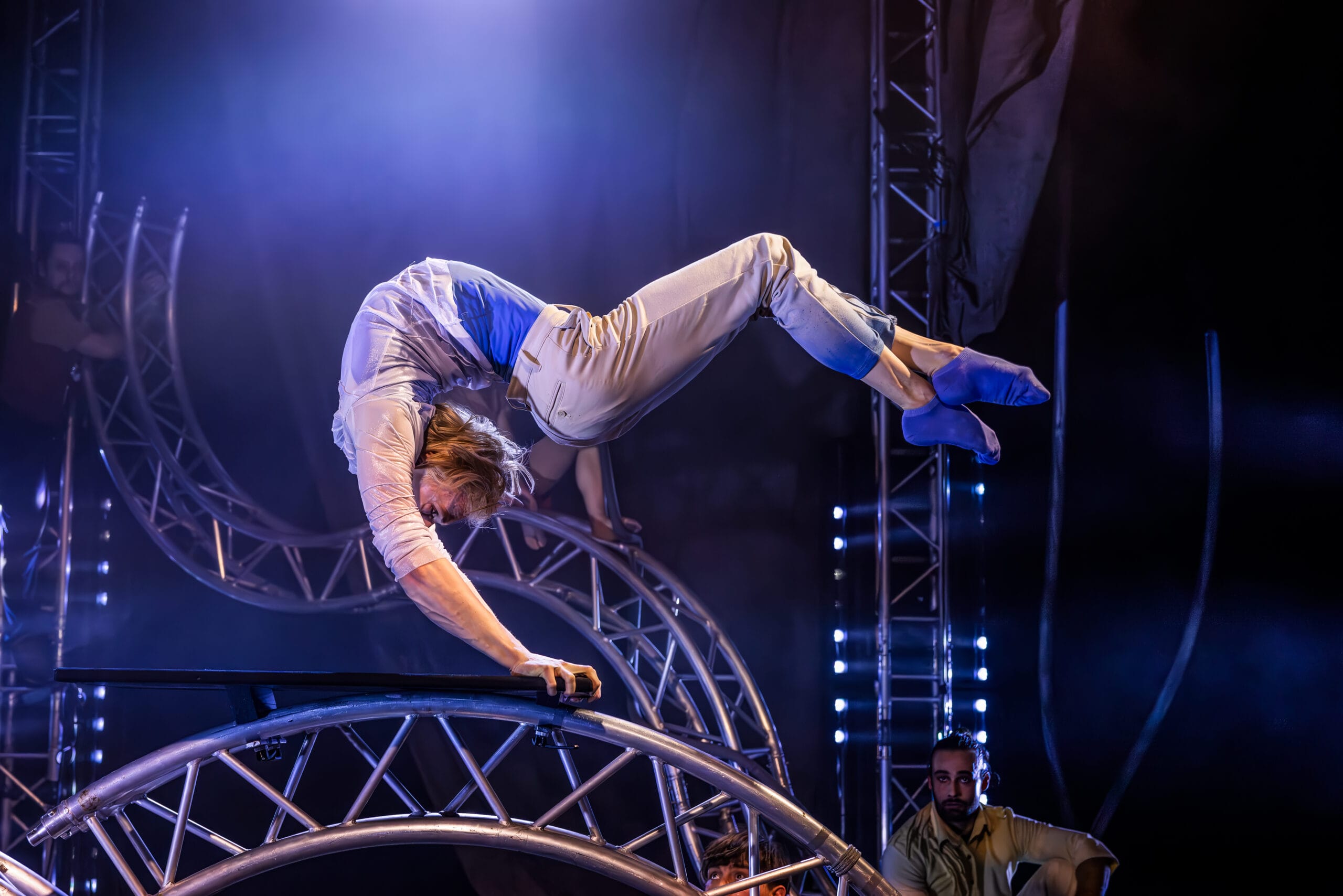 Cirkus Cirkor Tipping Point photo Hakan Larsson